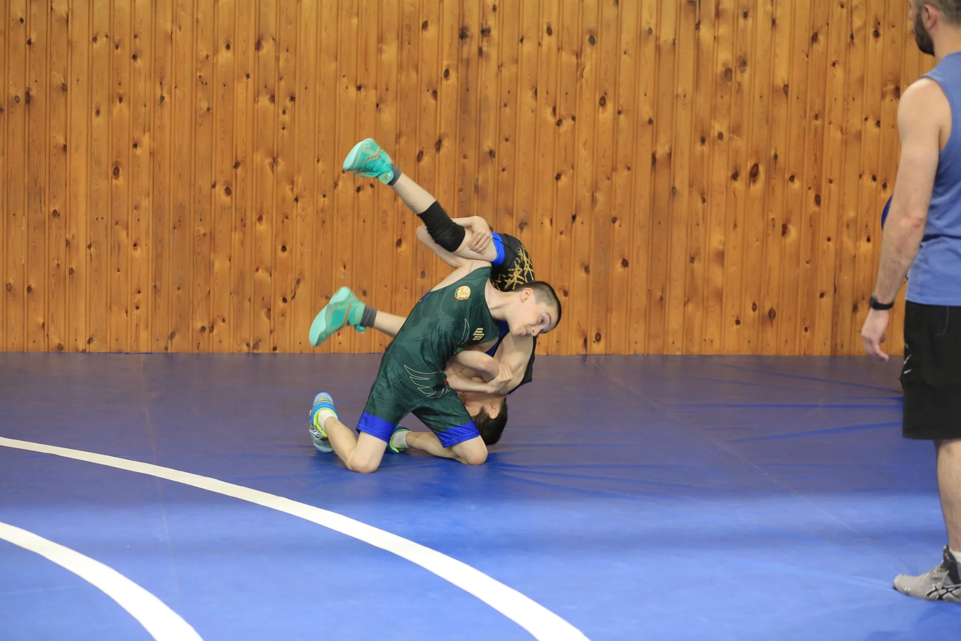 Wrestling throw executed in the middle of the circle while the coach watches