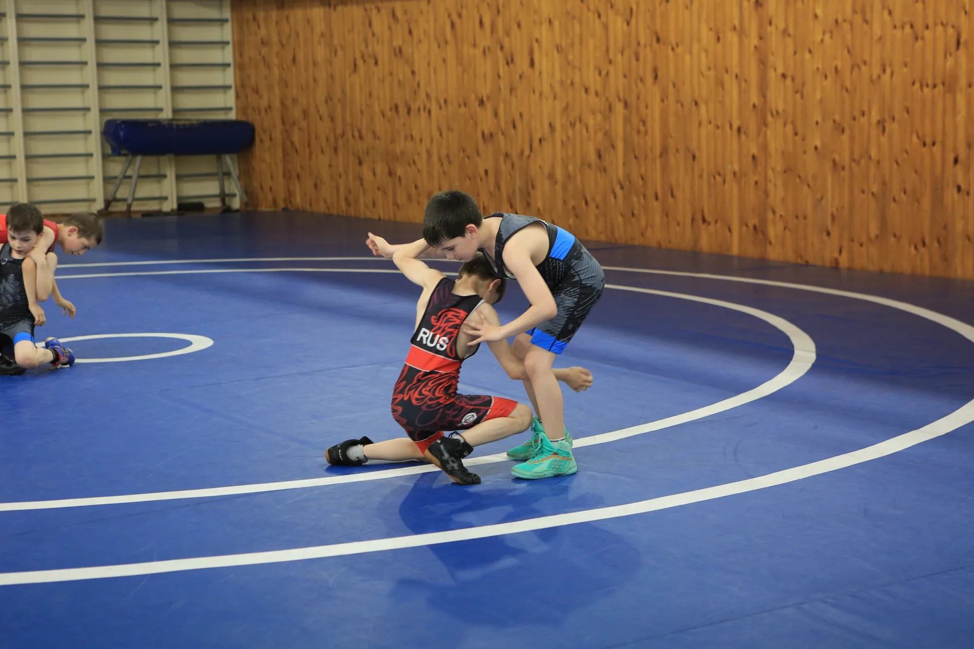 Single leg avec coach russe, prise au sol